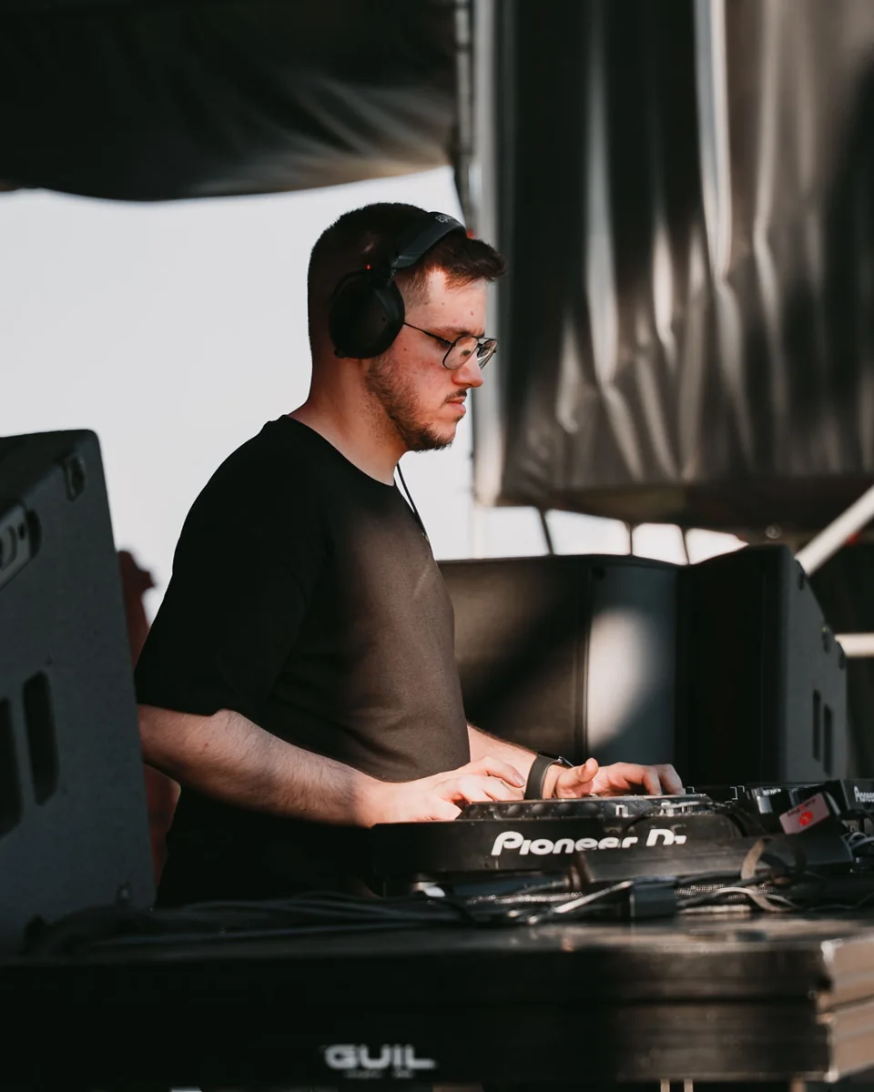 MARCOS (ES) actuant a Techno Flamenco XXL Open Air